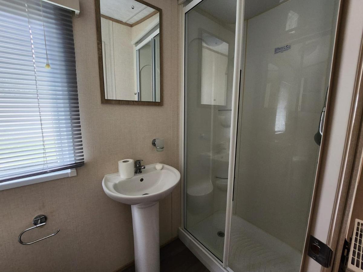 Отель D & A Short Breaks - St Margarets Bay, Dover Сент-Маргарет-эт-Клиф Экстерьер фото