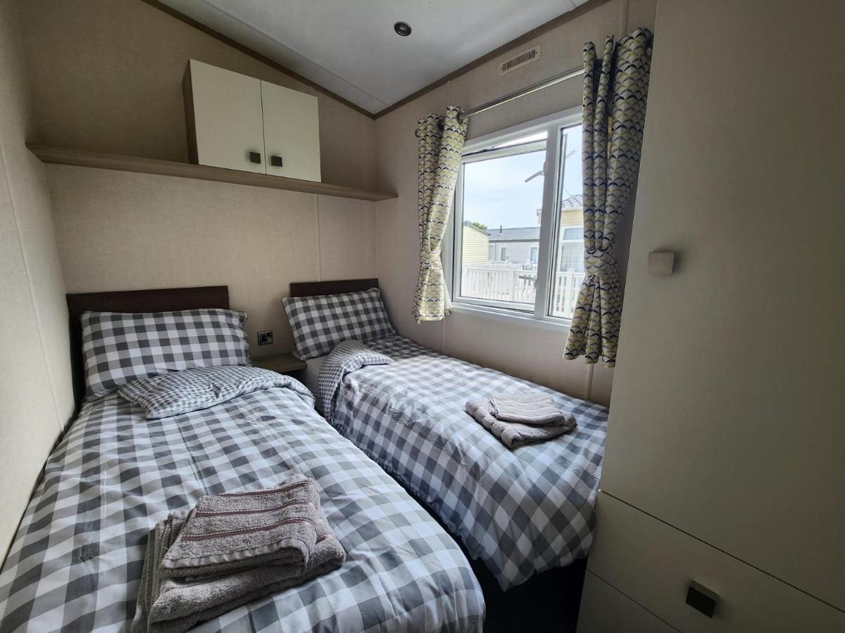 Отель D & A Short Breaks - St Margarets Bay, Dover Сент-Маргарет-эт-Клиф Экстерьер фото